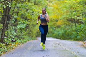 Dicas para fazer atividades físicas ao ar livre no outono