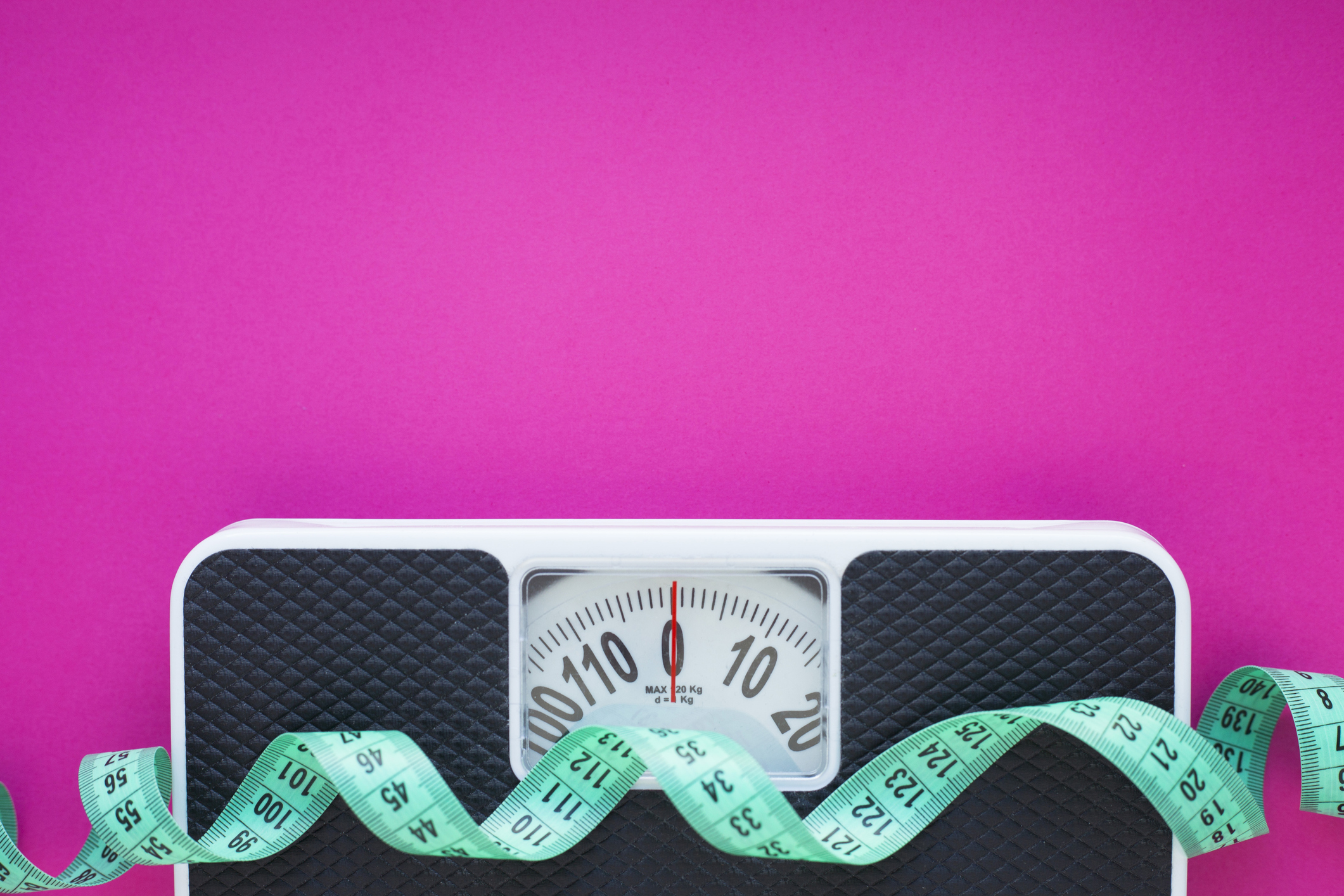 Emagrecer é a mesma coisa que perder peso? Entenda